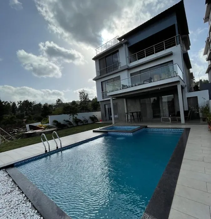 Jumbo Heavens 5 Bedroom Scenic Luxury Pool Villa-1